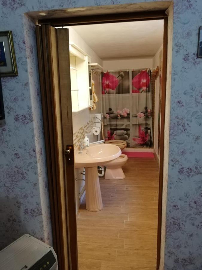 La casa in campagna di Ottavia Alezio Esterno foto